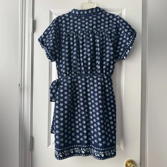 EUC! Ann Taylor Weekend Collection Petaled Wrap Shirtdress | Size 8 - Picture 3 of 9